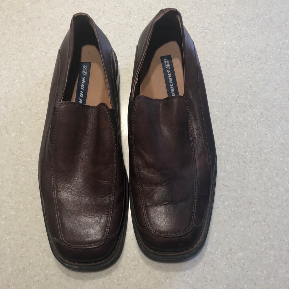 Men’s Skechers Leather Loafers.